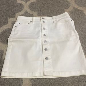 White denim stretchy skirt